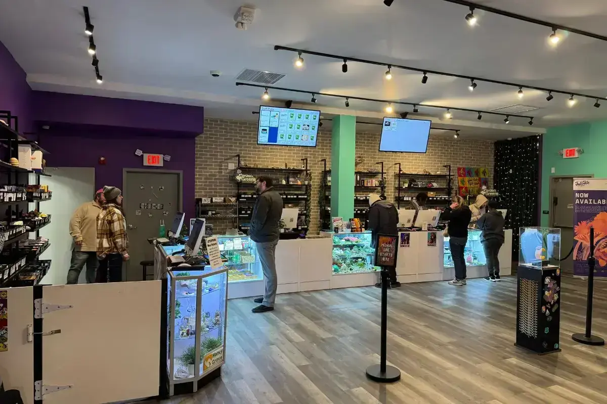 Exterior of HoneyGrove dispensary